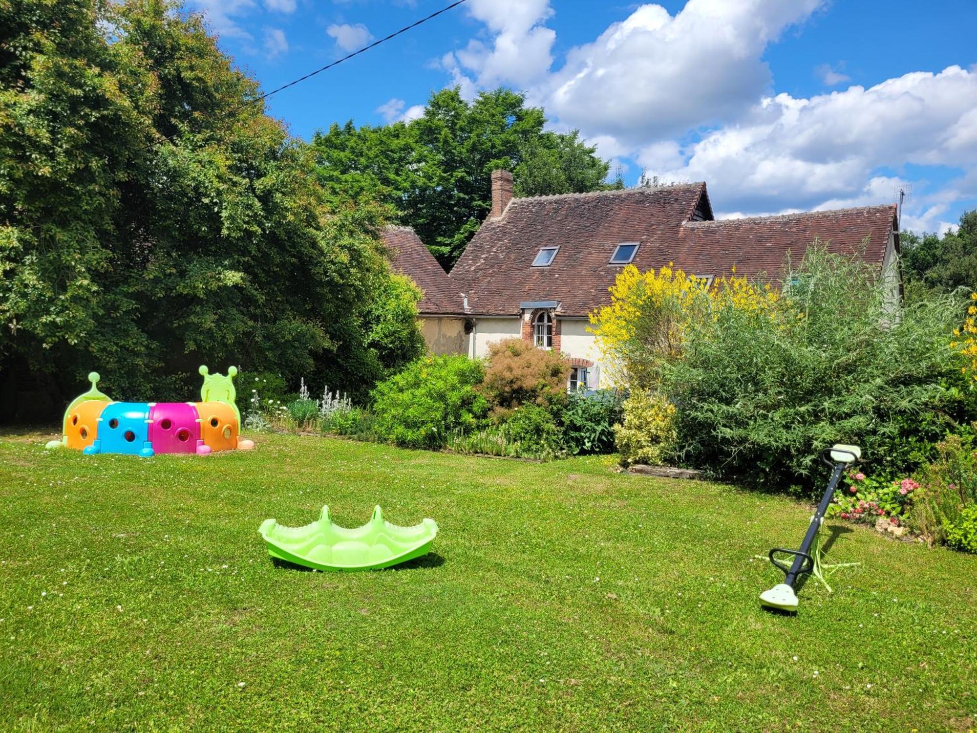 Maison Feerique Et Ludique, Avec Jeux De Piste Saint-Romain-le-Preux Exteriör bild